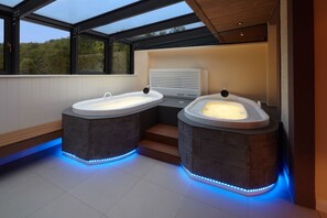 Indoor spa tub