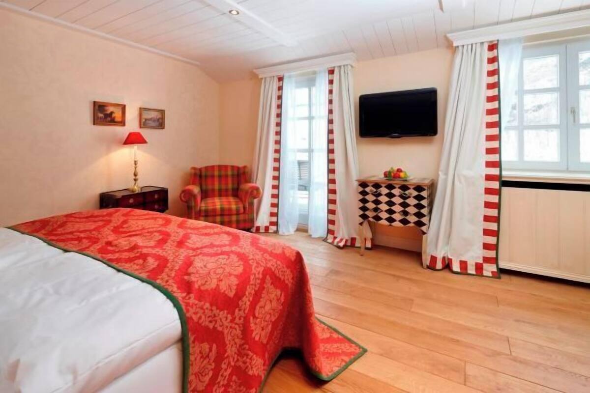 1 sovrum, sÀngtillbehör av högsta kvalitet och minibar