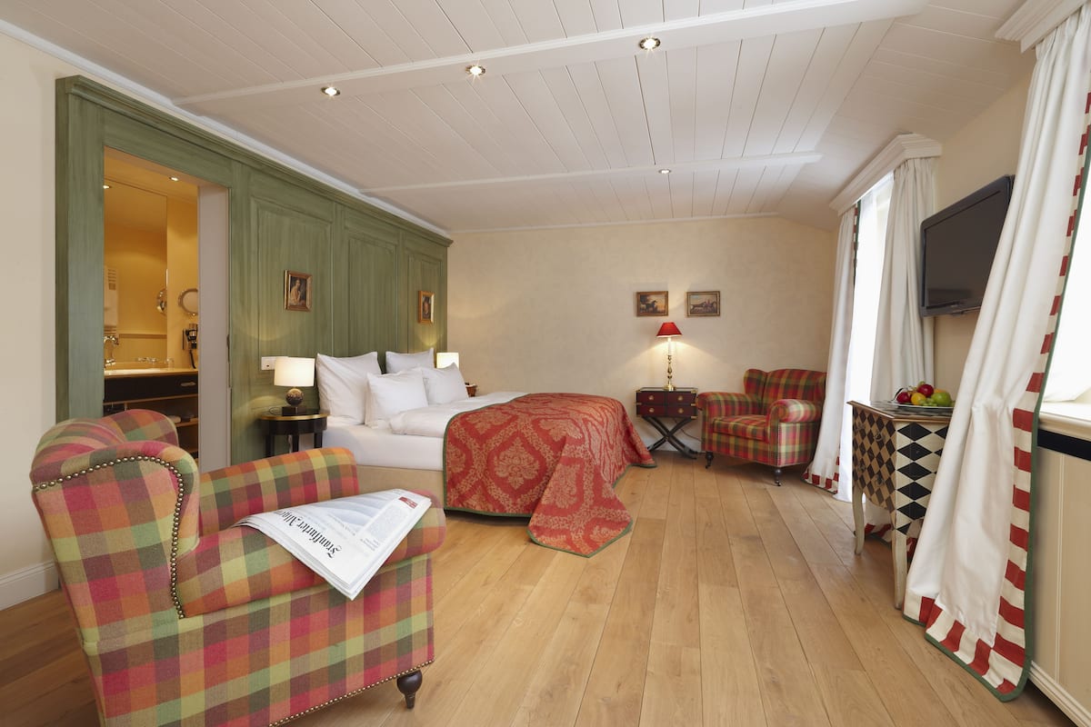 1 Schlafzimmer, hochwertige Bettwaren, Minibar, Zimmersafe