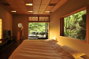 露天石風呂付貴賓室 藤・梅 禁煙 | 高級寝具、羽毛の掛け布団、ミニバー、セーフティボックス (室内)