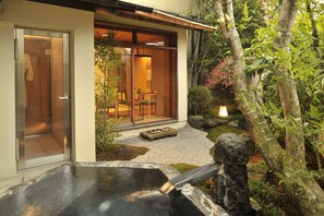 Traditionele kamer (Japanese, Open-air Bath, TSUBAKI) | Extradiep bad