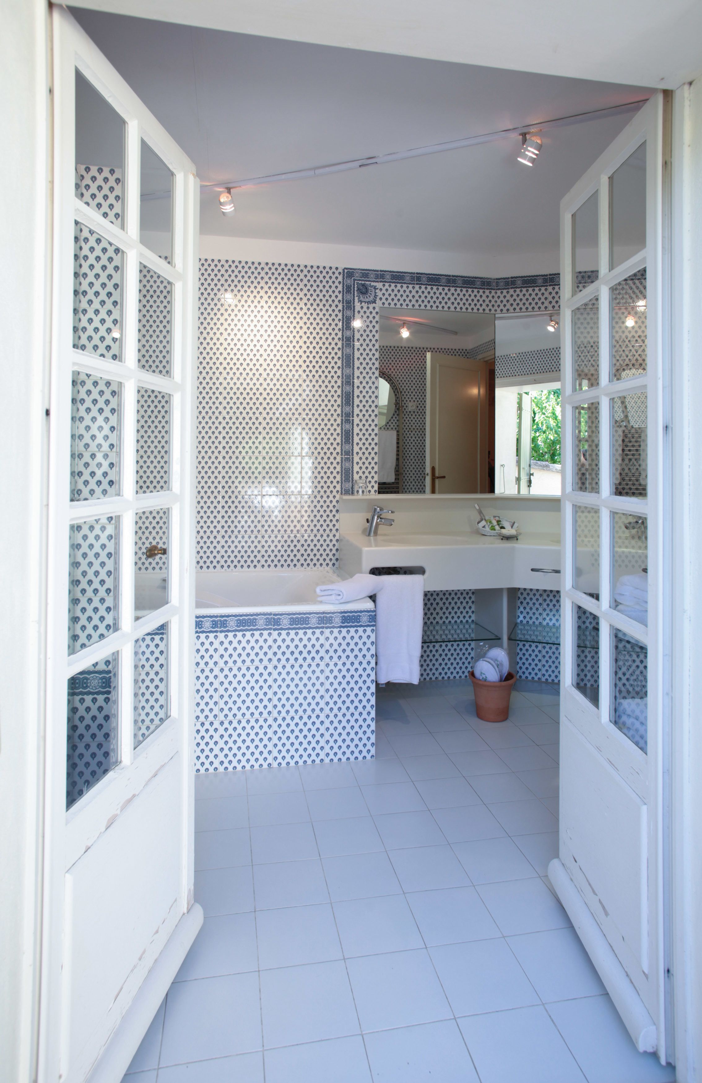 apartment, 1 bedroom | bathroom | free toiletries, hair dryer, bathrobes, towels