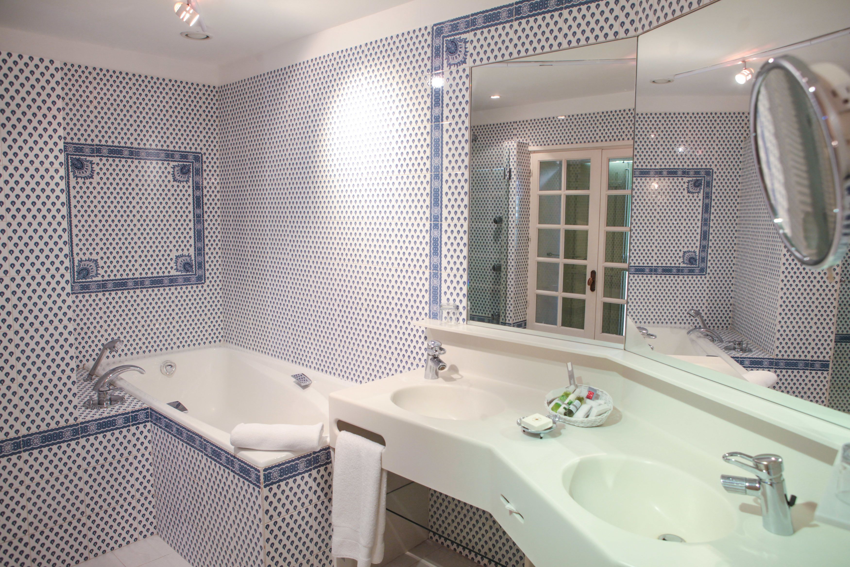 apartment, 1 bedroom | bathroom | free toiletries, hair dryer, bathrobes, towels