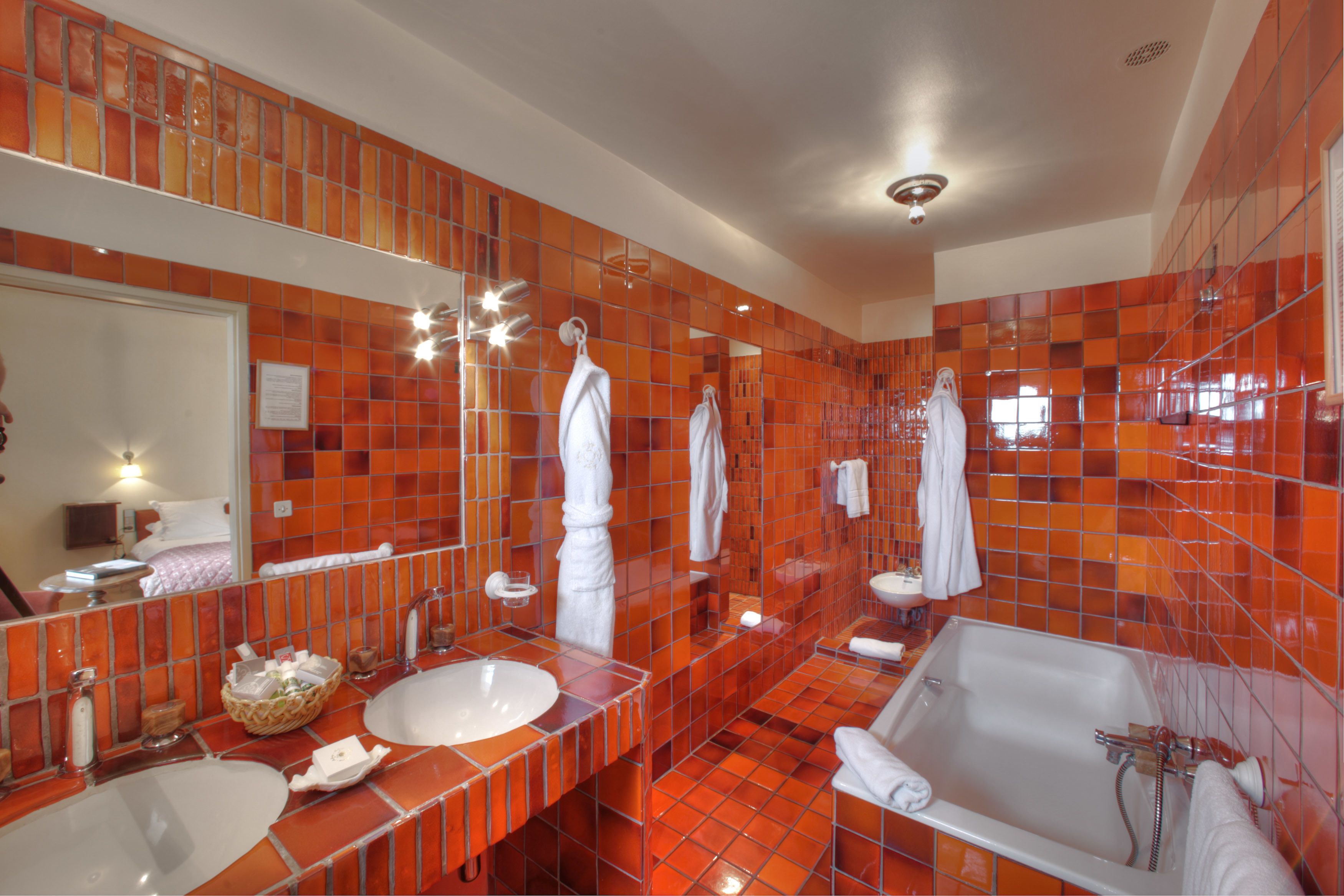 comfort double room | bathroom | free toiletries, hair dryer, bathrobes, towels