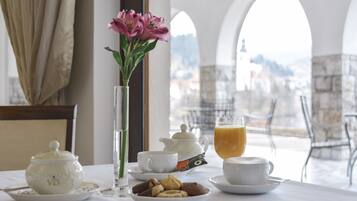 Tägliches inbegriffenes Frühstücksbuffet