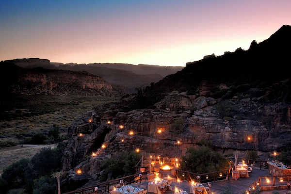 Aperto a colazione, pranzo e cena, con tavoli all'aperto