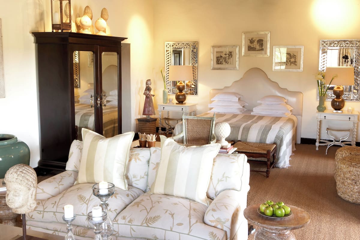 Deluxe Room | Egyptian cotton sheets, premium bedding, down duvets, pillow-top beds