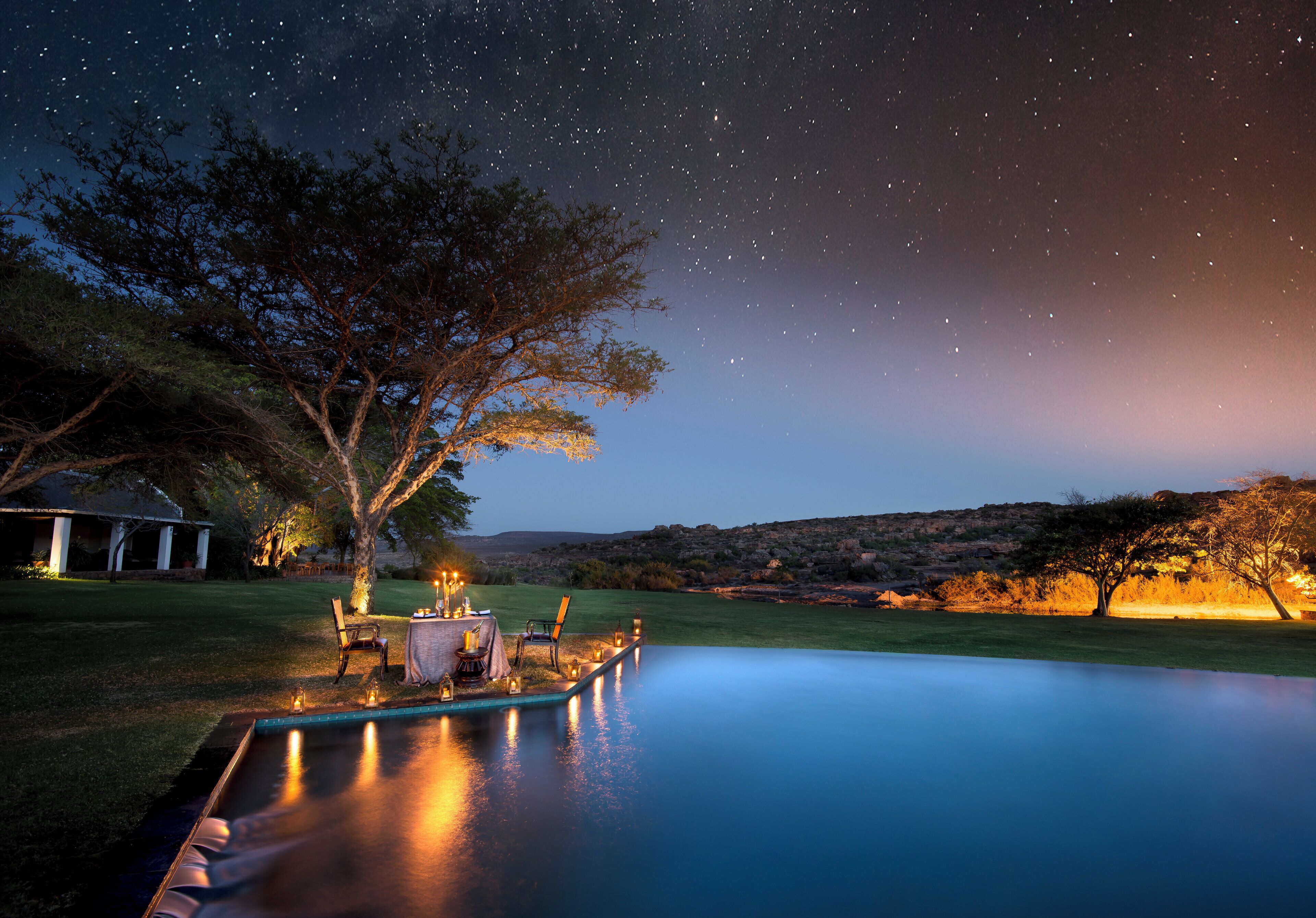 Breakfast, lunch, dinner served; alfresco dining