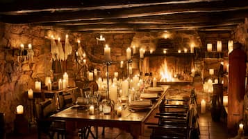 Breakfast, lunch, dinner served; alfresco dining