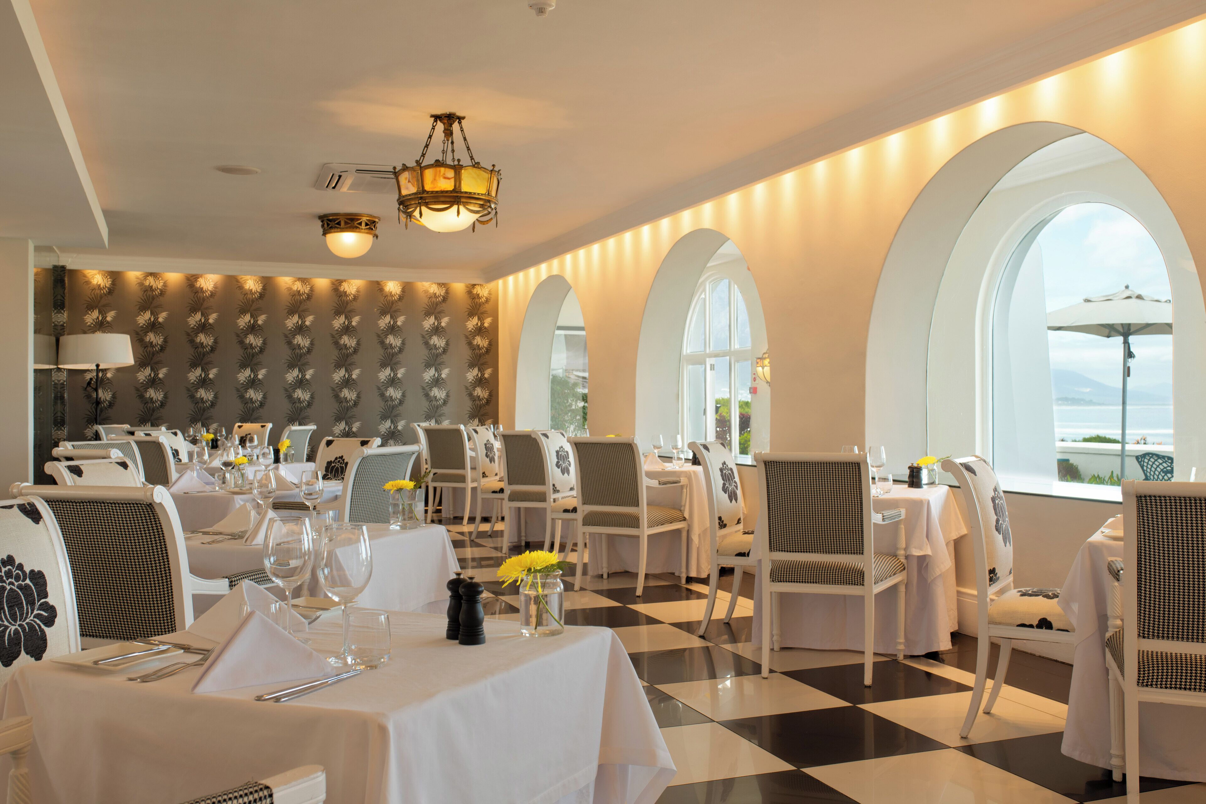 2 restaurants, breakfast served, local cuisine