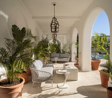 Outdoor pool, pool umbrellas, sun loungers