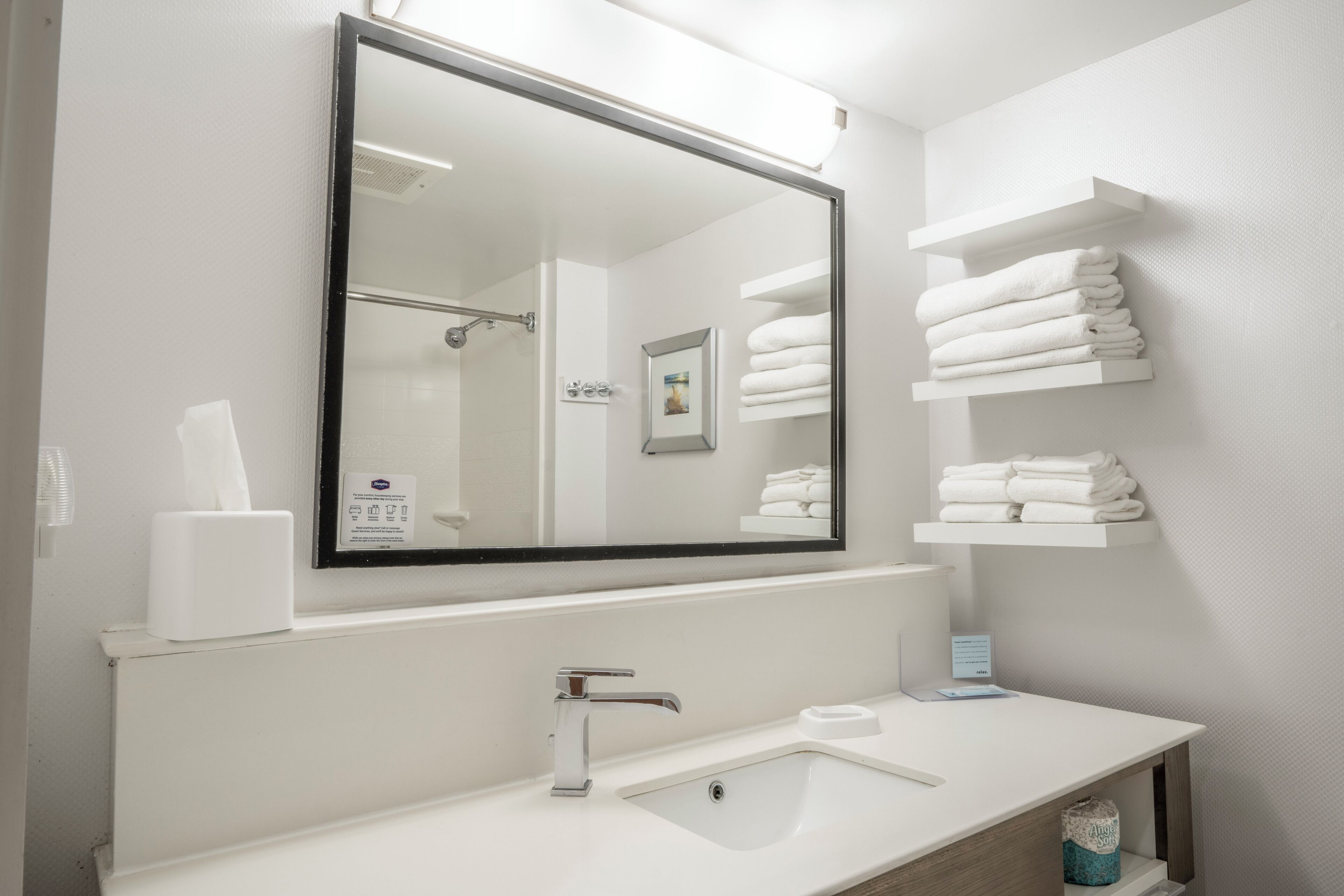 king, studio, 1 king bed, non smoking, kitchenette | bathroom | free toiletries, hair dryer, towels