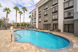 Outdoor pool, open 7 AM to 8:30 PM, sun loungers