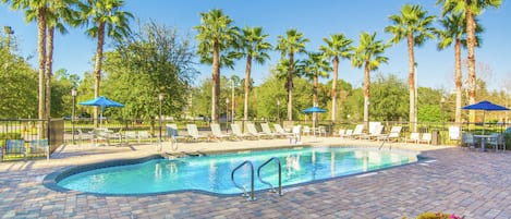 Outdoor pool, open 7 AM to 8:30 PM, sun loungers