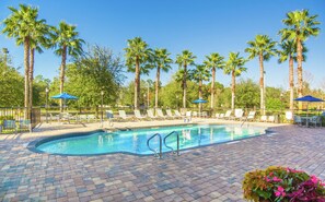 Outdoor pool, open 7 AM to 8:30 PM, sun loungers - Hampton Inn Jacksonville South/I-95 at JTB (Jacksonville)