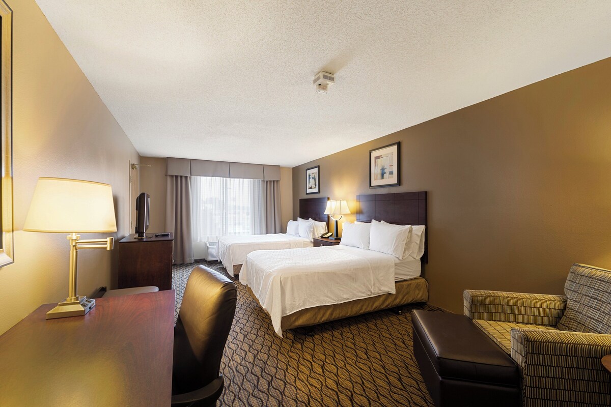Standard Room, 2 Double Beds, Accessible (Accessible Tub) | Premium bedding, in-room safe, desk, iron/ironing board