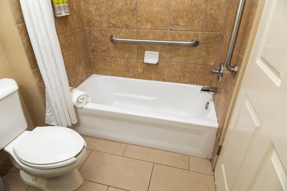 Standard Room, 2 Double Beds | Bathroom | Hair dryer, towels