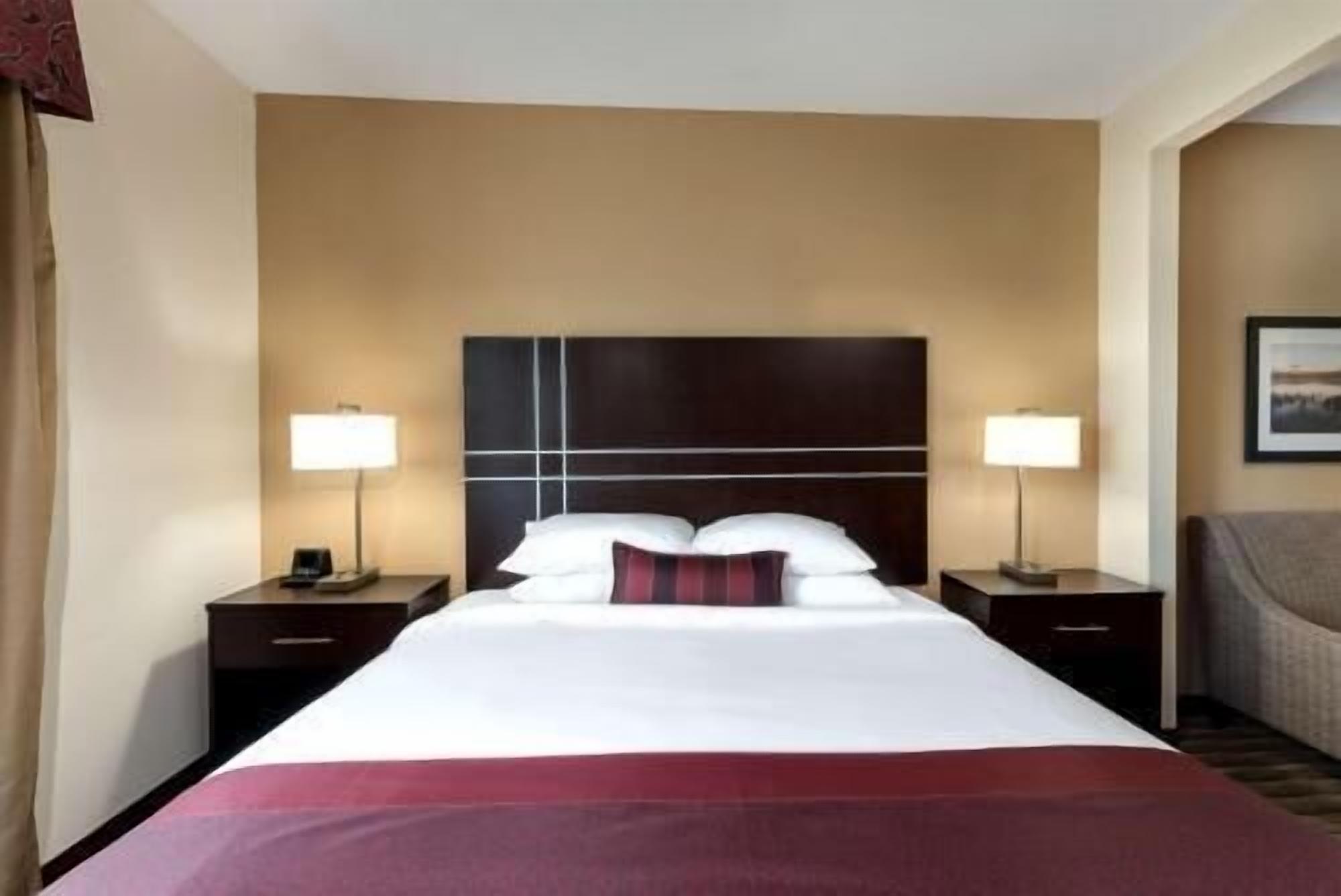 In-room safe, desk, iron/ironing board, free WiFi