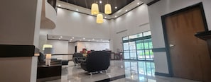 Coin salon dans le hall