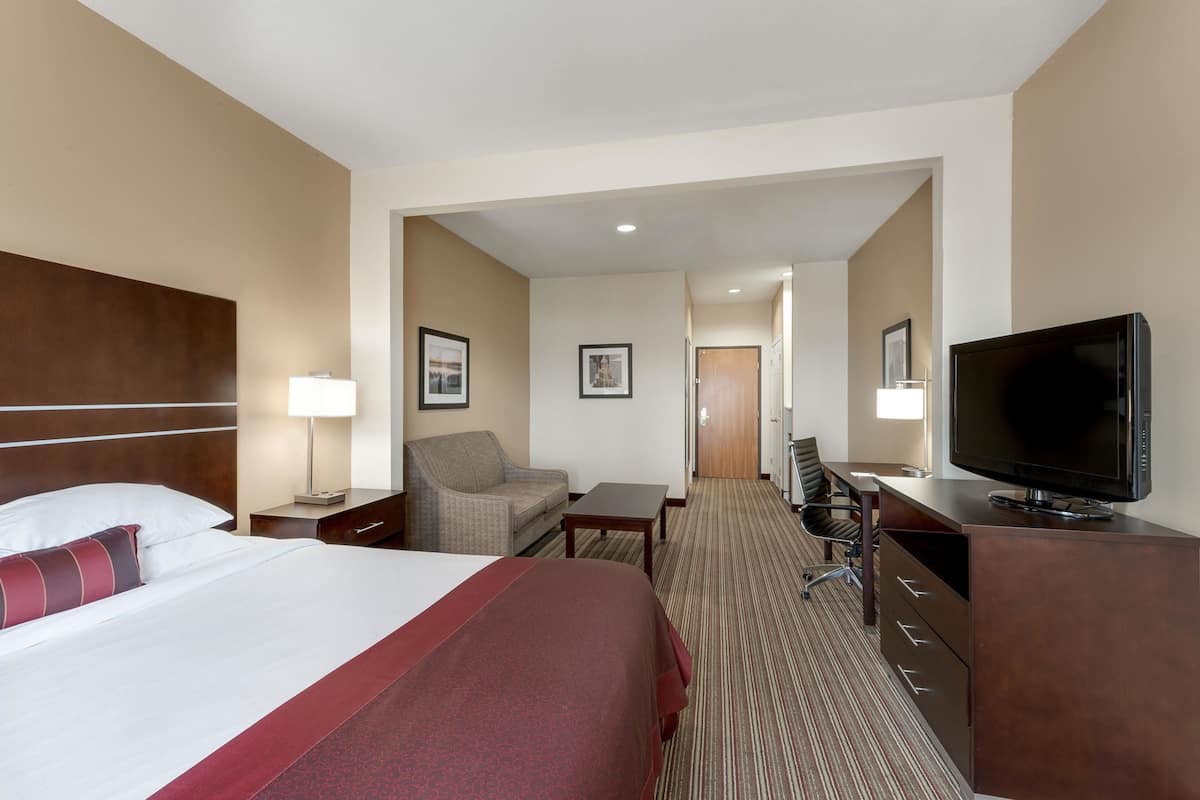 In-room safe, desk, iron/ironing board, free cots/infant beds