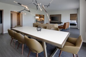 Premium bedding, pillow-top beds, in-room safe, desk - The Westin Dallas Stonebriar Golf Resort & Spa (Frisco)