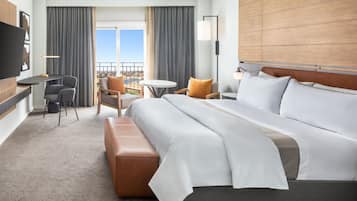 Sengetøy av topp kvalitet, senger med overmadrass og safe på rommet