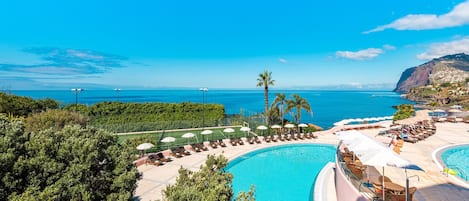 2 outdoor pools