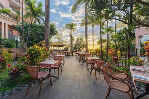 4 ristoranti, aperti a colazione, cucina locale e internazionale