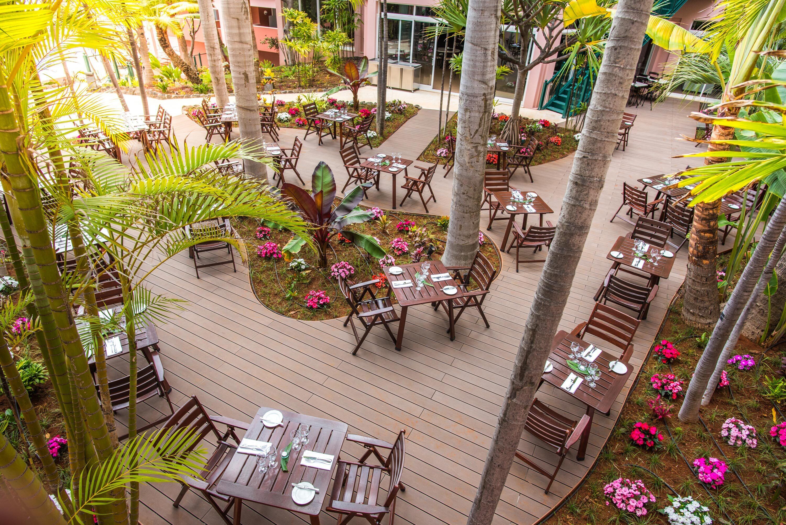 4 restaurants, breakfast, lunch served; local and international cuisine