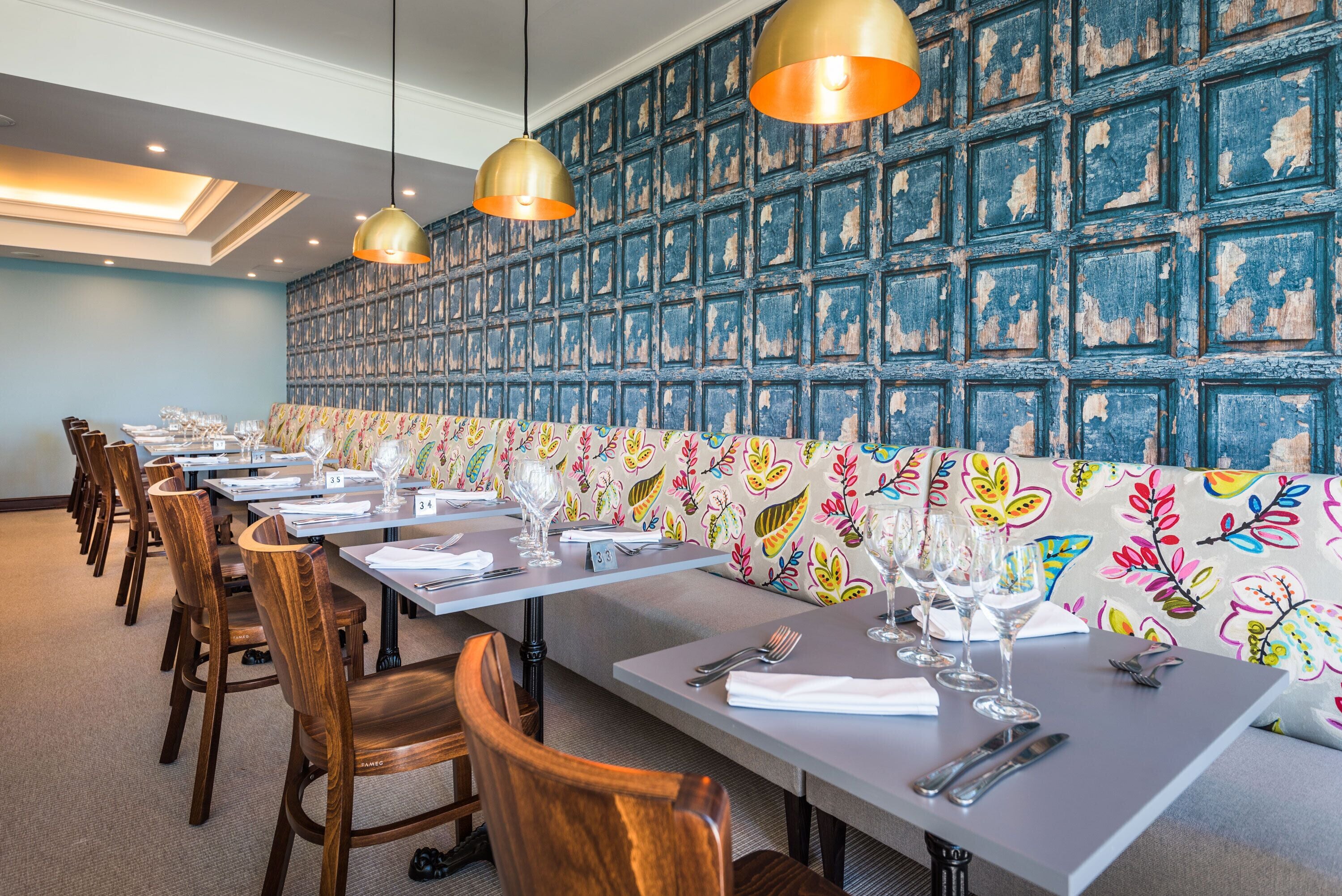 4 restaurants, breakfast, lunch served; local and international cuisine