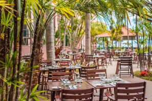 4 restaurants, breakfast, lunch served; local and international cuisine