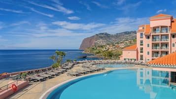 2 piscines extérieures