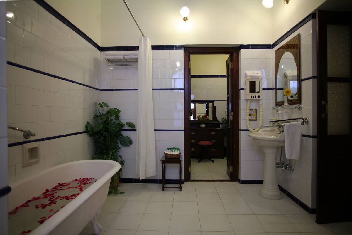 separate bathtub and shower, free toiletries, hair dryer, bathrobes