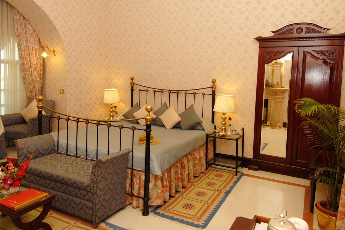 exclusive suite, 1 bedroom | premium bedding, select comfort beds, minibar, in-room safe