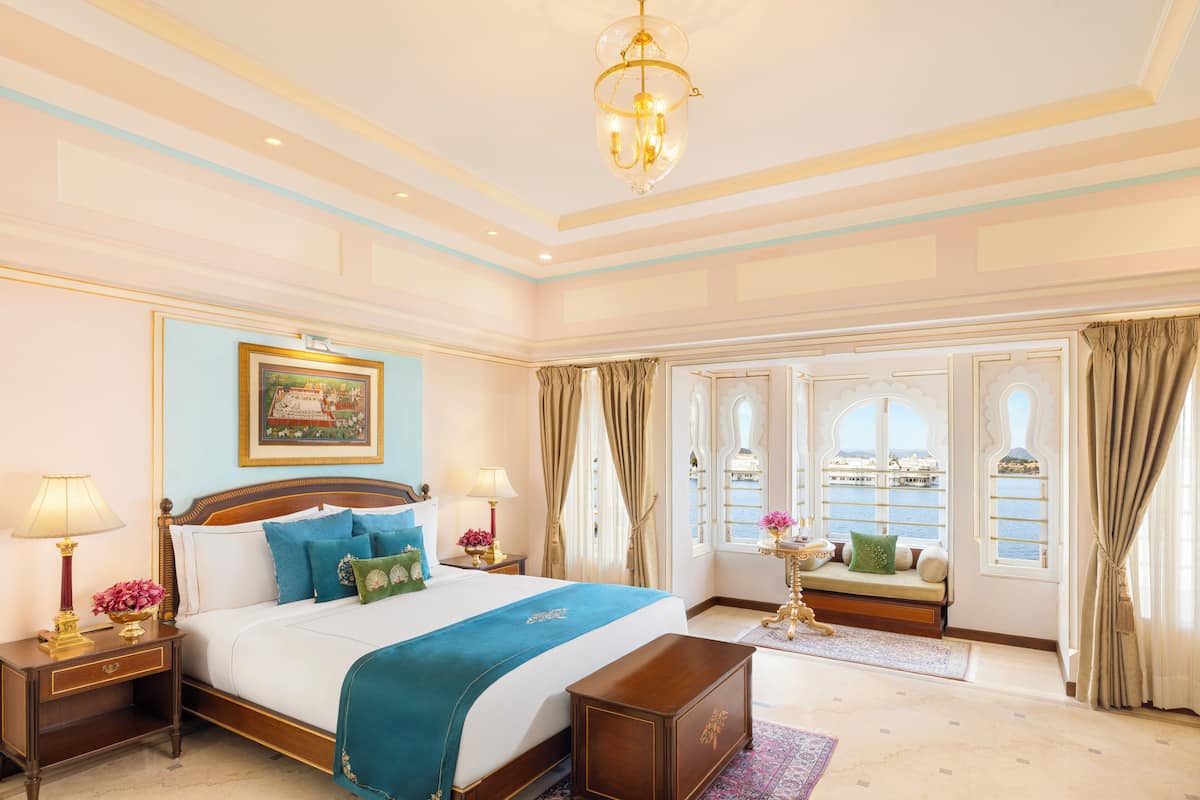1 bedroom, Frette Italian sheets, premium bedding, down duvets