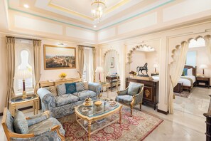 Suite de lujo, vistas al patio | Sábanas italianas Frette y ropa de cama de alta calidad