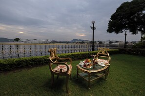 蒸氣室、美體療程、芳療、深層組織按摩、敷體療程、身體去角質