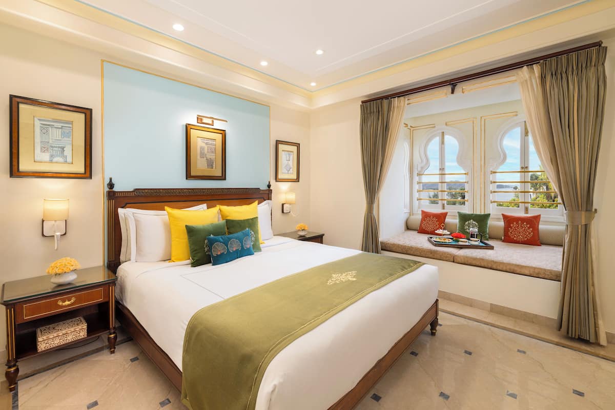 1 bedroom, Frette Italian sheets, premium bedding, down duvets