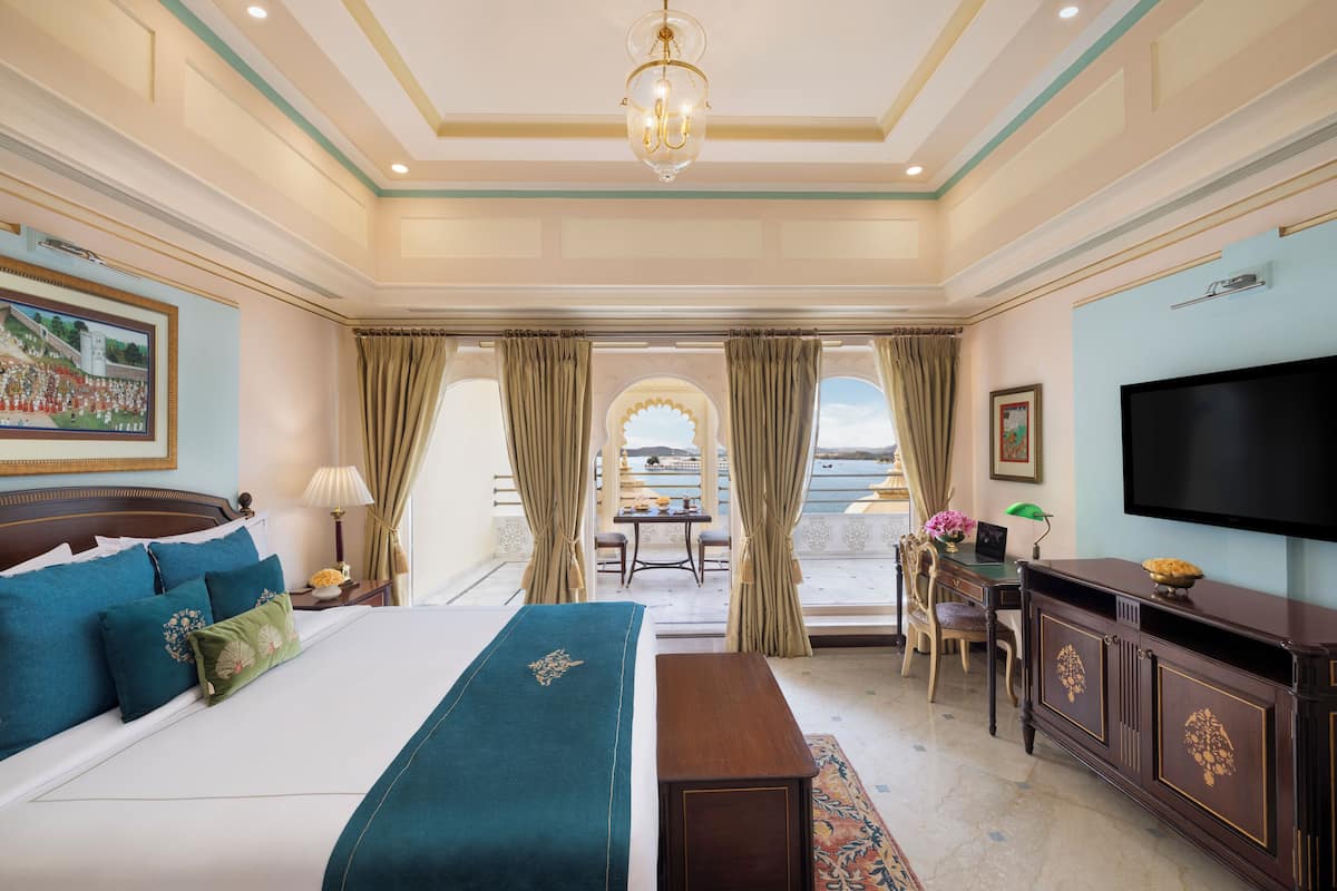 Suite Luxury, vista lago (with Shared Sit-Out) | 1 camera, lenzuola Frette, biancheria da letto di alta qualità