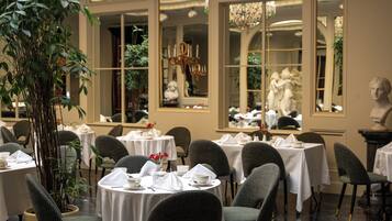 Colazione a buffet, servita tutte le mattine (30 EUR a persona)