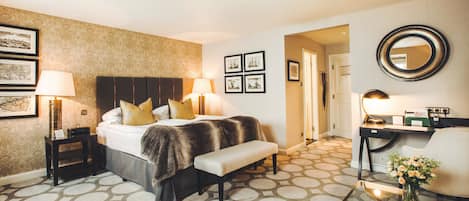 Junior Suite (Twin) | 1 bedroom, minibar, in-room safe, desk