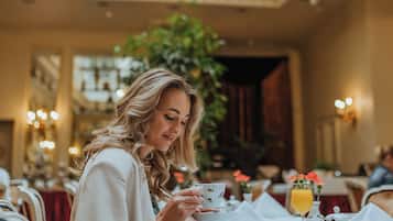 Frokostbuffé hver dag (EUR 30 per person)