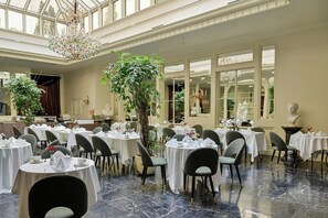 Petit déjeuner buffet servi tous les jours en supplément
