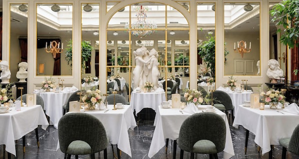 Tägliches Frühstücksbuffet gegen Gebühr
