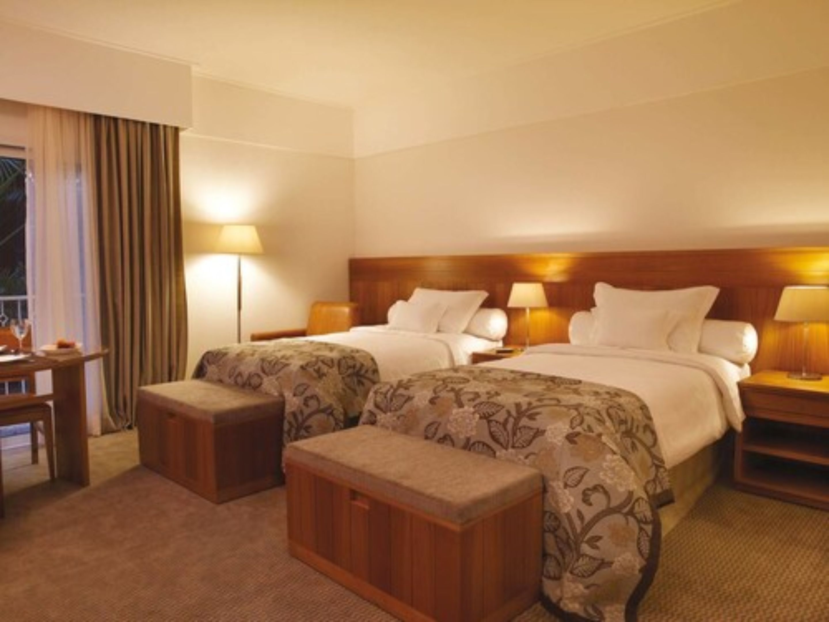 Hypo-allergenic bedding, minibar, in-room safe, desk