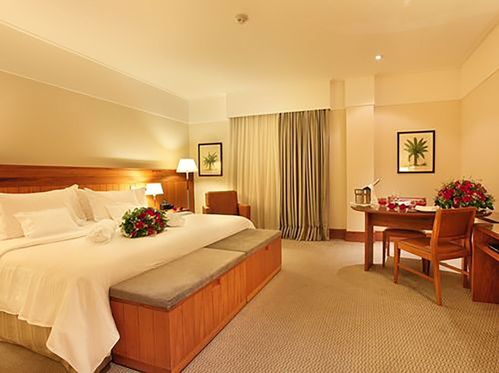 Hypo-allergenic bedding, minibar, in-room safe, desk