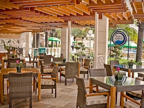 Poolside bar