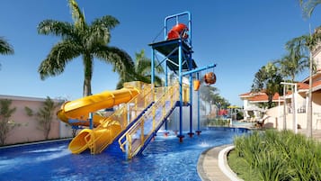 7 piscinas externas, guarda-sóis, espreguiçadeiras