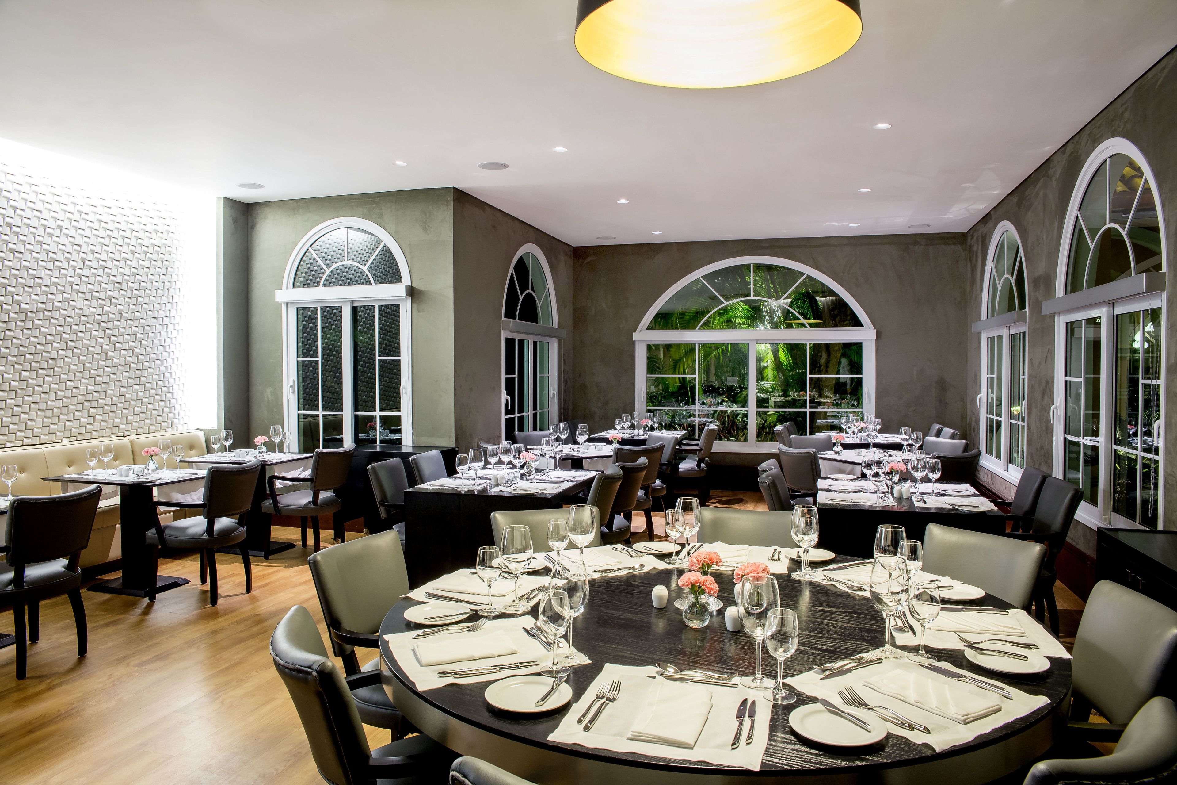 breakfast, lunch and dinner served