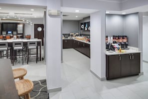 Free daily buffet breakfast - Springhill Suites Milford (Milford)